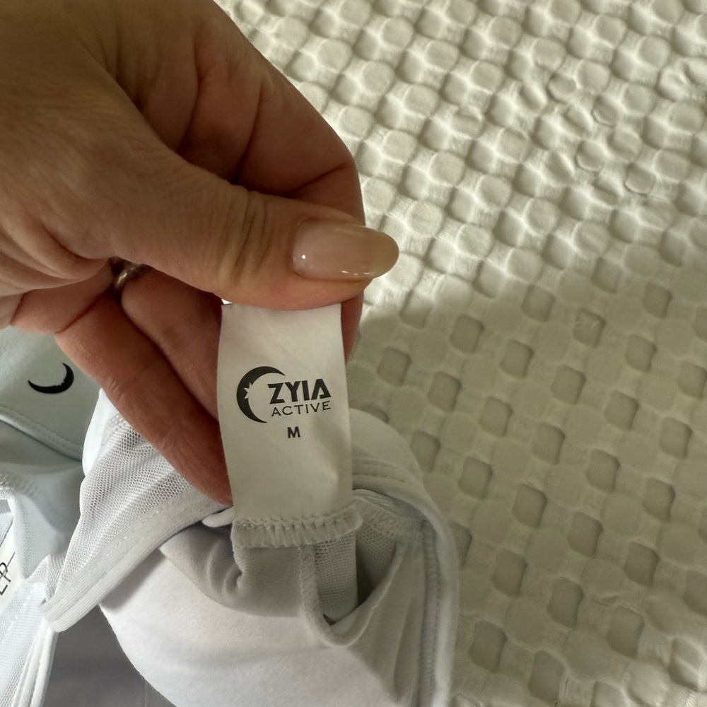20. ZYIA White Seamless Sports Bra Intimates - Picture 4 of 4